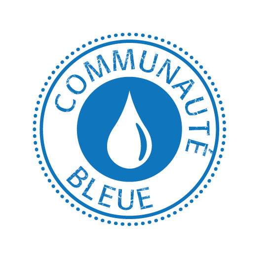 <p>En 2020, la Ville a obtenu la certification Communauté bleue et s'est ainsi engagée à reconnaître le droit humain à l’eau et aux services d'assainissement, à promouvoir la gestion publique de l’eau et à éliminer progressivement la vente de bouteilles d’eau dans ses édifices municipaux et lors de ses événements. Cette certification incite la Municipalité à préserver la ressource en eau et à maintenir ses efforts vers un Candiac de demain plus résilient.</p>
<p>Au moment de l'obtention, Candiac était la troisième Communauté bleue en Montérégie et la 26<sup>e</sup> au Québec. <br /><a title="CP-2020-12-16_-_La_ville_de_Candiac_devient_une_Communaute_bleue.pdf (168 KB)" href="https://candiac2024.labloco.com/uploads/_DOCUMENTS/Communique_de_presse/CP-2020-12-16_-_La_ville_de_Candiac_devient_une_Communaute_bleue.pdf" target="_blank" rel="noopener">En savoir plus</a></p>